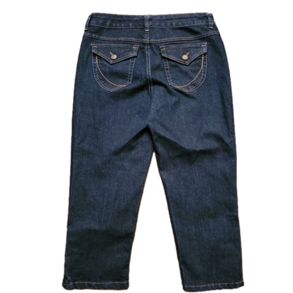 nine WEST jeans. Size 8/Inseam 21 inches. Buttons on side. EXCELLENT CONDITION! - Picture 6 of 6